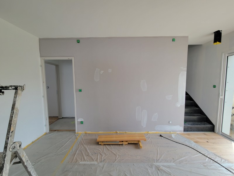 ✨ Ambiance d’un salon neuf : un mur bicolore en douceur affirmée