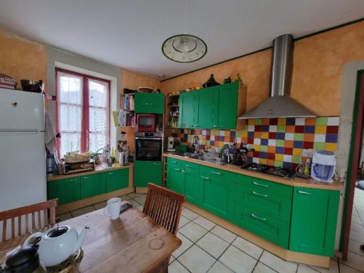 Rénovation d’une cuisine mauve et violette : quand la couleur structure l’espace