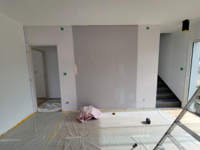 ✨ Ambiance d’un salon neuf : un mur bicolore en douceur affirmée