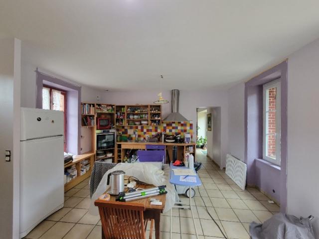 Rénovation d’une cuisine mauve et violette : quand la couleur structure l’espace