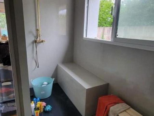 ???? Salle de bain sublimée : gris ton sur ton pour un effet contemporain